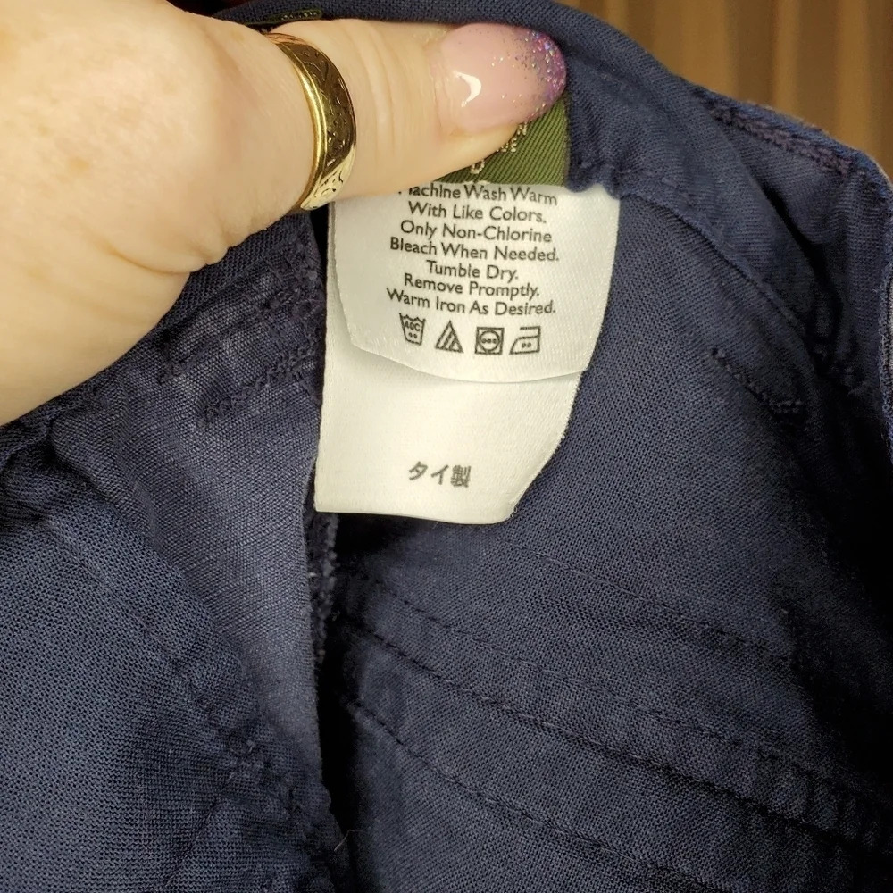 84. Eddie Bauer ~ 100% Cotton ~ Cargo Capris ~ Dark Blue ~ 10 Petite ~ Pockets - Picture 8 of 9